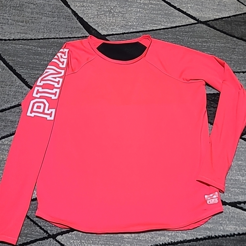 VS PINK VINTAGE ULTIMATE MESH THUMB-HOLE SHIRT